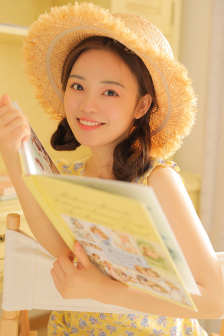 打扑克的男女